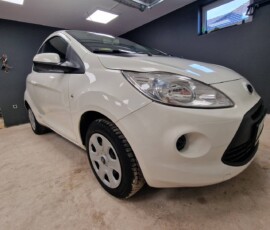 Biały Ford KA